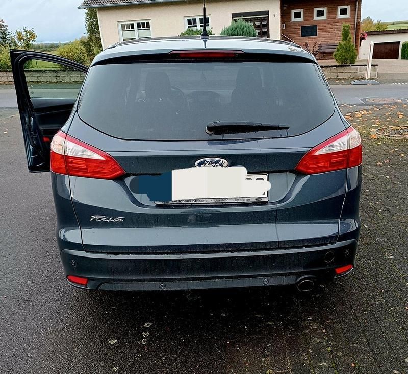 Gebraucht Ford Focus Titanium 140 PS (102 kW) 2013 Grau Kombi