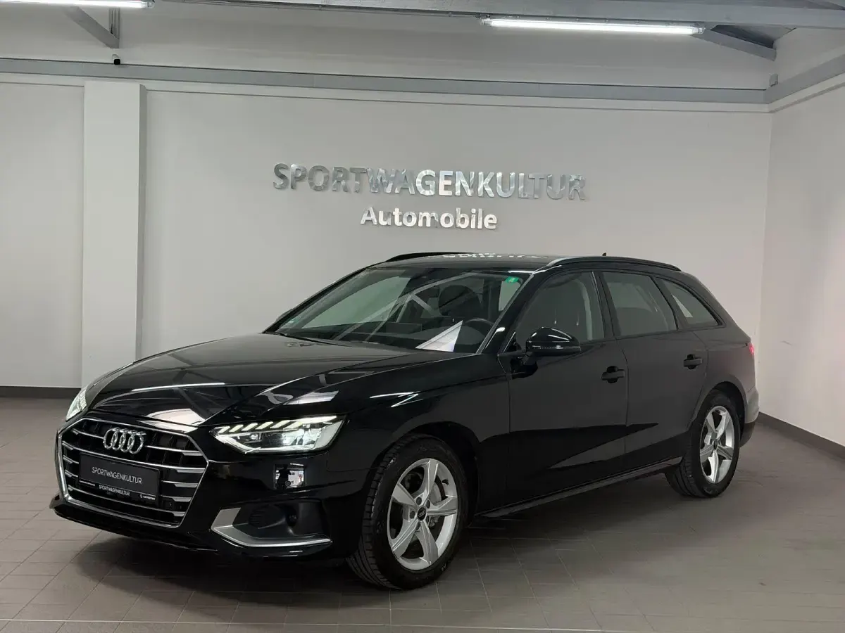 Second-hand Audi A4 Advanced 204 CP (150 kW) 2022 Negru Berlinǎ