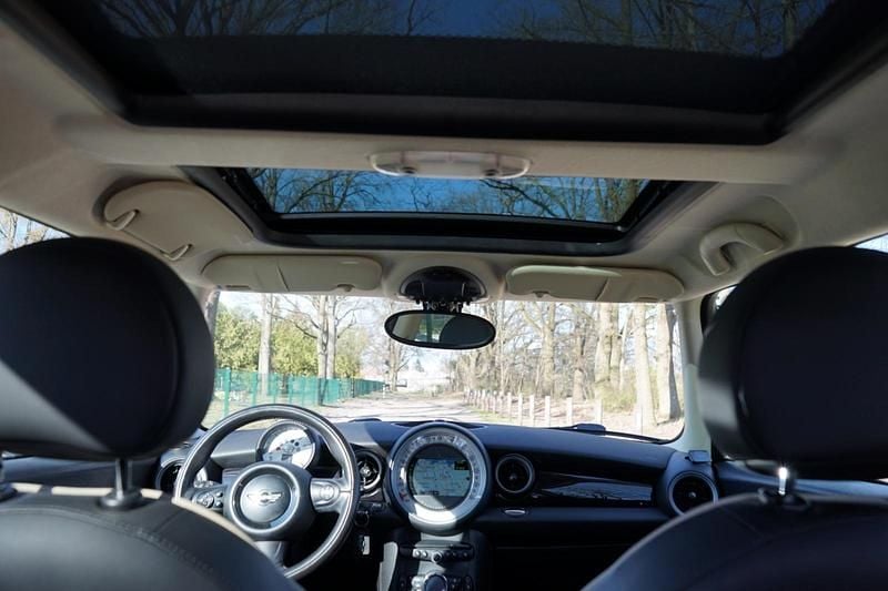 Second-hand Mini Cooper D 112 CP (82 kW) 2011 Verde Hatchback