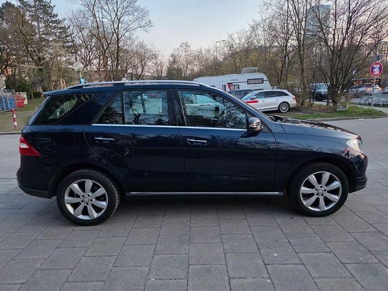 Gebraucht Mercedes ML350 258 PS (189 kW) 2013 Blau SUV