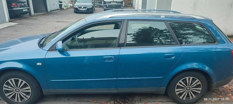 Blau Gebraucht 2002 Audi A4 Kombi | 1.200 € (Guter Preis) - Bild 1/4