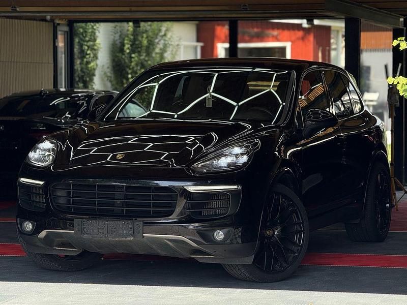 Tiefschwarzmetallic Gebraucht 2015 Porsche Cayenne SUV | 26.900 € (Etwas zu teuer) - Bild 1/4