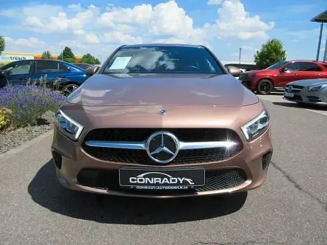Gebraucht Mercedes A180 Progressive 136 PS (100 kW) 2021 Gold Limousine