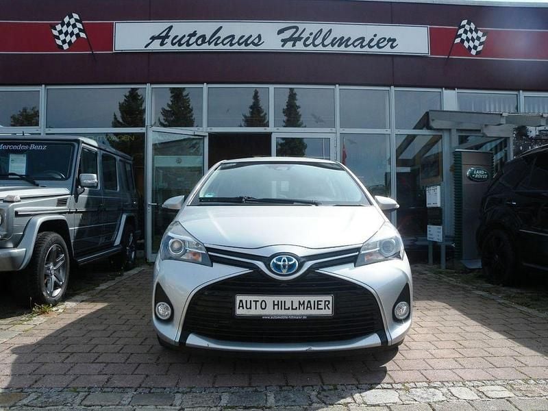 Gebraucht Toyota Yaris Hybrid Edition-S 75 PS (55 kW) 2017 Silber Limousine