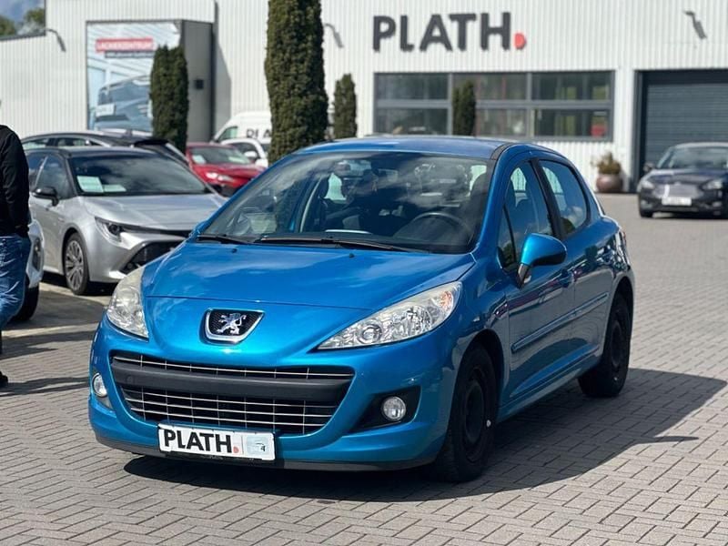 Gebraucht Peugeot 207 Tendance 95 PS (69 kW) 2010 Blau Kleinwagen