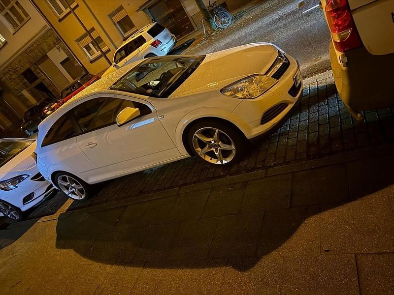 Gebraucht Opel Astra GTC 140 PS (102 kW) 2009 Weiß Coupé