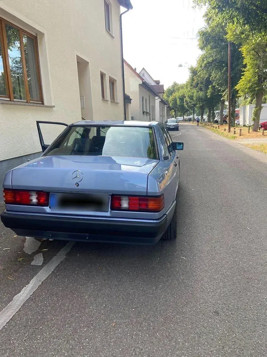 Gebraucht Mercedes 190 122 PS (89 kW) 1992 Blau Limousine