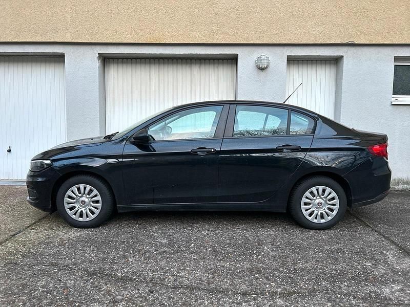 Gebraucht Fiat Tipo 95 PS (69 kW) 2018 Schwarz Limousine
