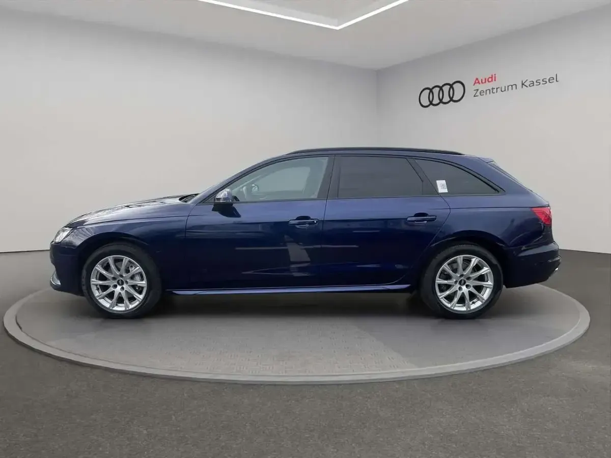 Gebraucht Audi A4 Advanced Plus 204 PS (150 kW) 2023 Navarrablau metallic Kombi