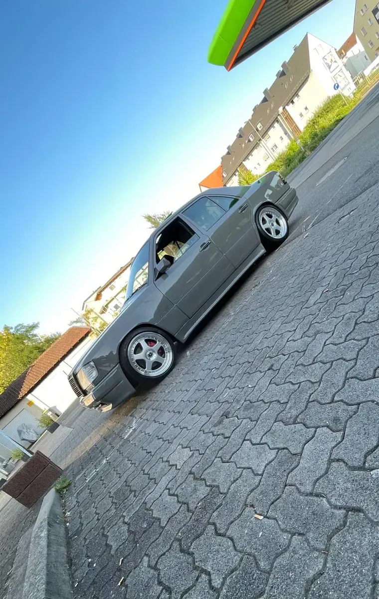 Gebraucht Mercedes E280 197 PS (144 kW) 1993 Grau Limousine
