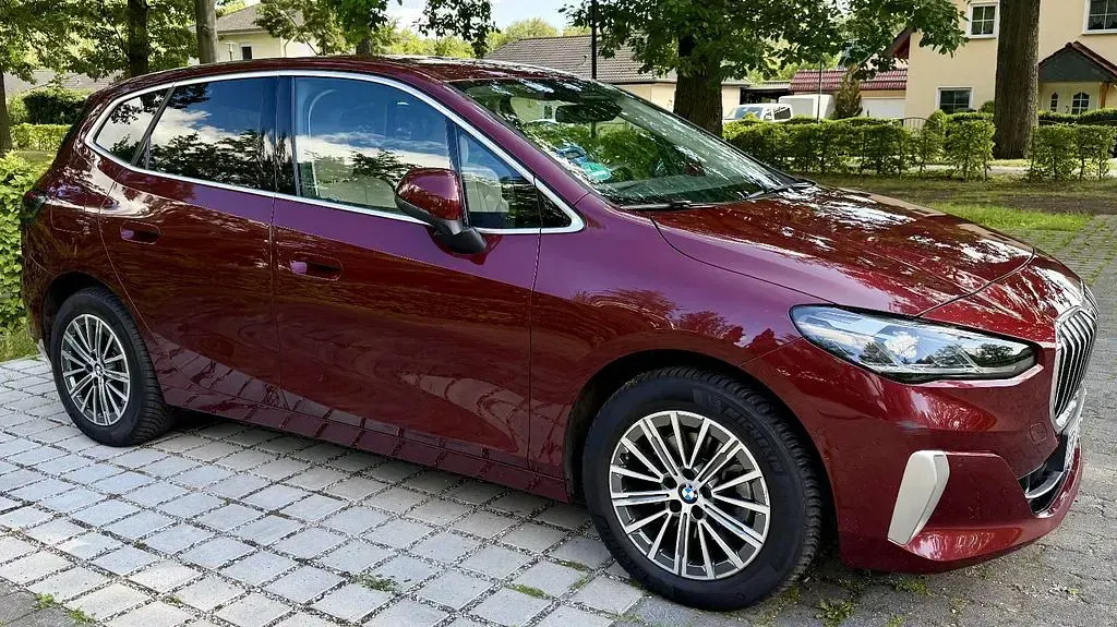 Gebraucht BMW 220 Active Tourer Luxury Line 156 PS (114 kW) 2023 Rot Van / Kleinbus