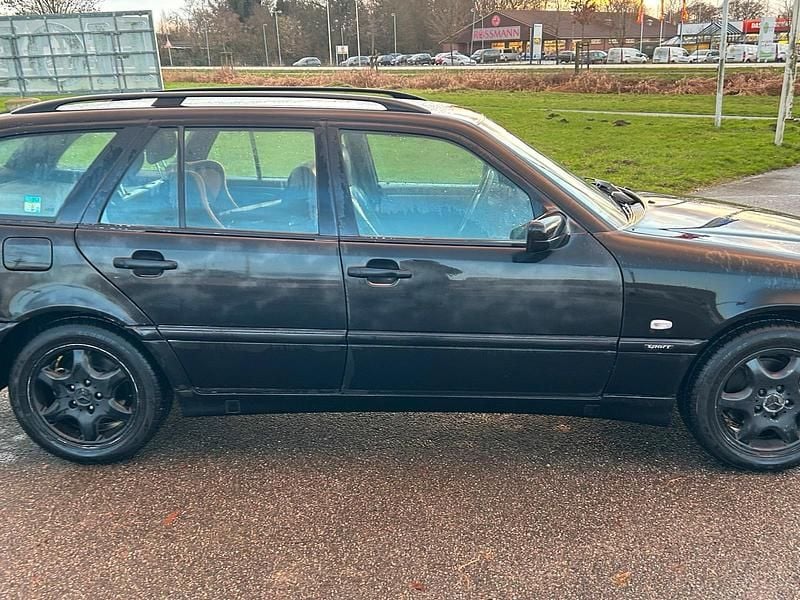 Gebraucht Mercedes C200 136 PS (100 kW) 1998 Schwarz Kombi