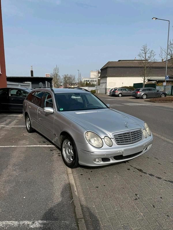 Second-hand Mercedes E270 177 CP (130 kW) 2004 Argintiu Break