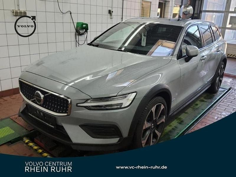 Vapour grey / metallic Gebraucht 2023 Volvo V60 CC Plus Kombi | 36.990 € (Guter Preis) - Bild 1/2