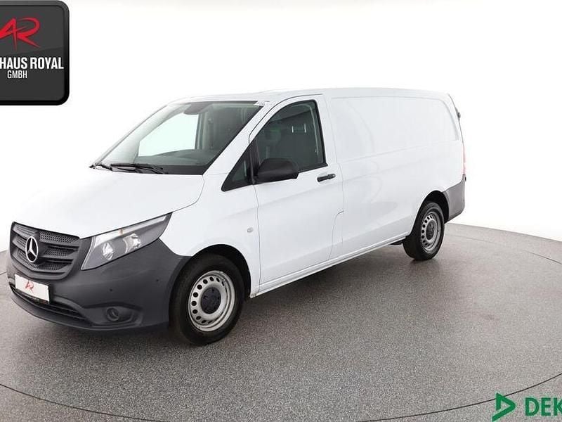 Arktikweiss Gebraucht 2021 Mercedes Vito Van / Kleinbus | 16.780 € (Guter Preis) - Bild 1/4