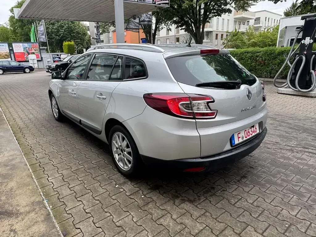Używany Renault Mégane Expression 106 KM (77 kW) 2010 Szary Sedan/Limuzyna