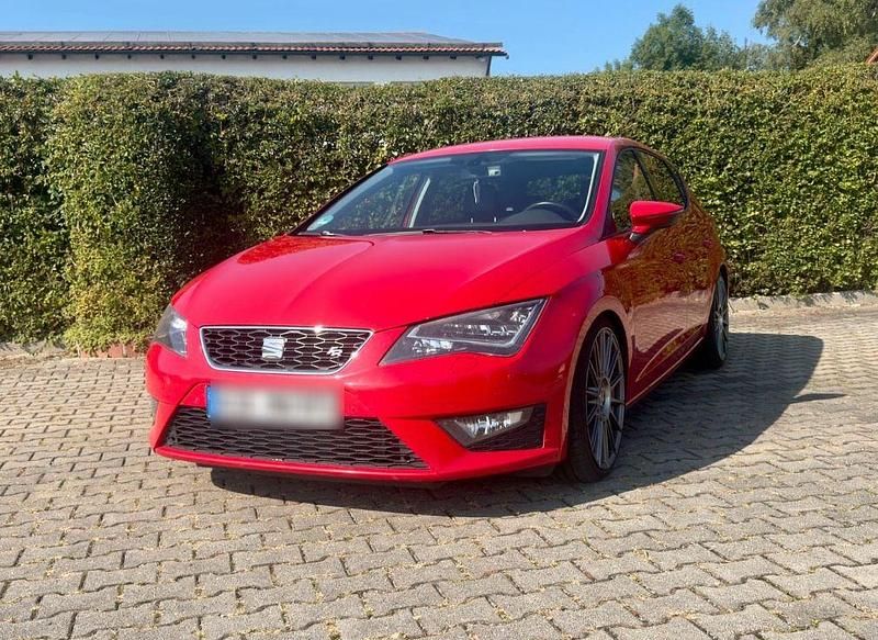 Rot Gebraucht 2015 Seat Leon FR Limousine | 8.500 € (Guter Preis) - Bild 1/4