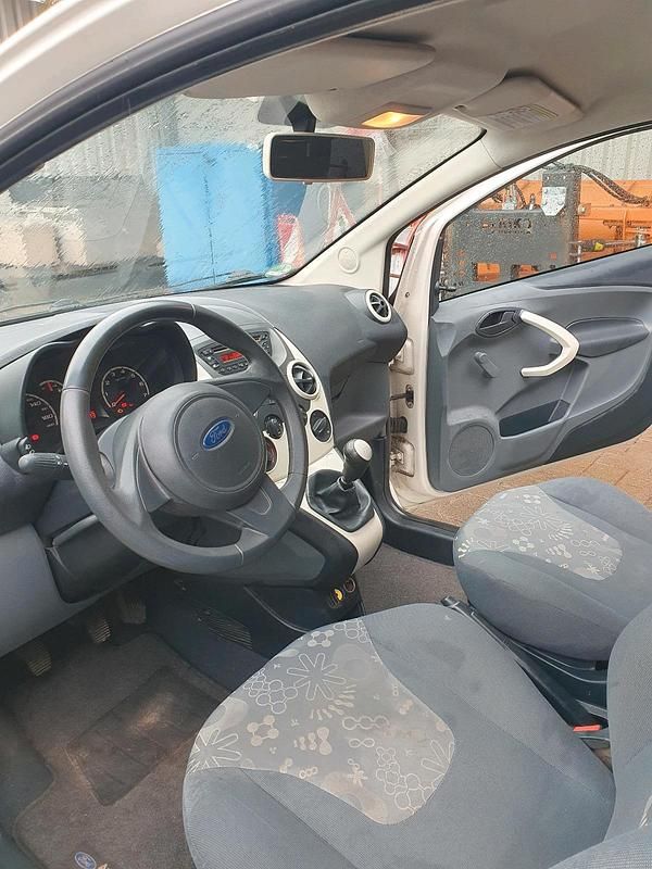 Gebraucht Ford Ka 69 PS (50 kW) 2010 Weiß Kleinwagen
