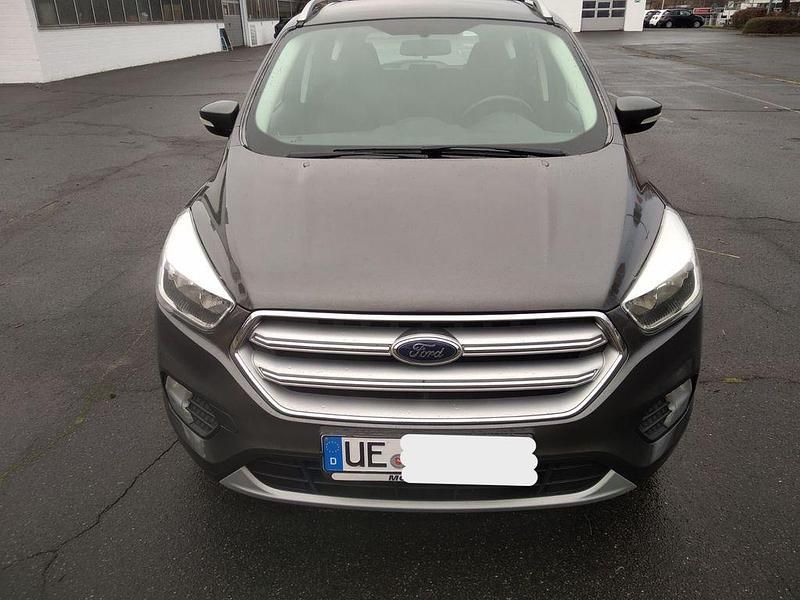 Usata Ford Kuga Trend 120 CV (88 kW) 2017 Grigio SUV