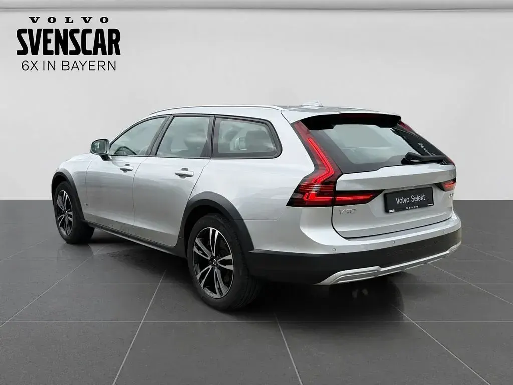 Gebraucht Volvo V90 CC Pro 197 PS (144 kW) 2021 Bright silver Kombi