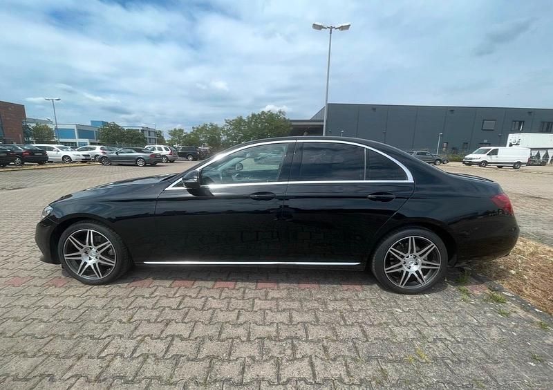 Gebraucht Mercedes E220 194 PS (142 kW) 2018 Schwarz Limousine