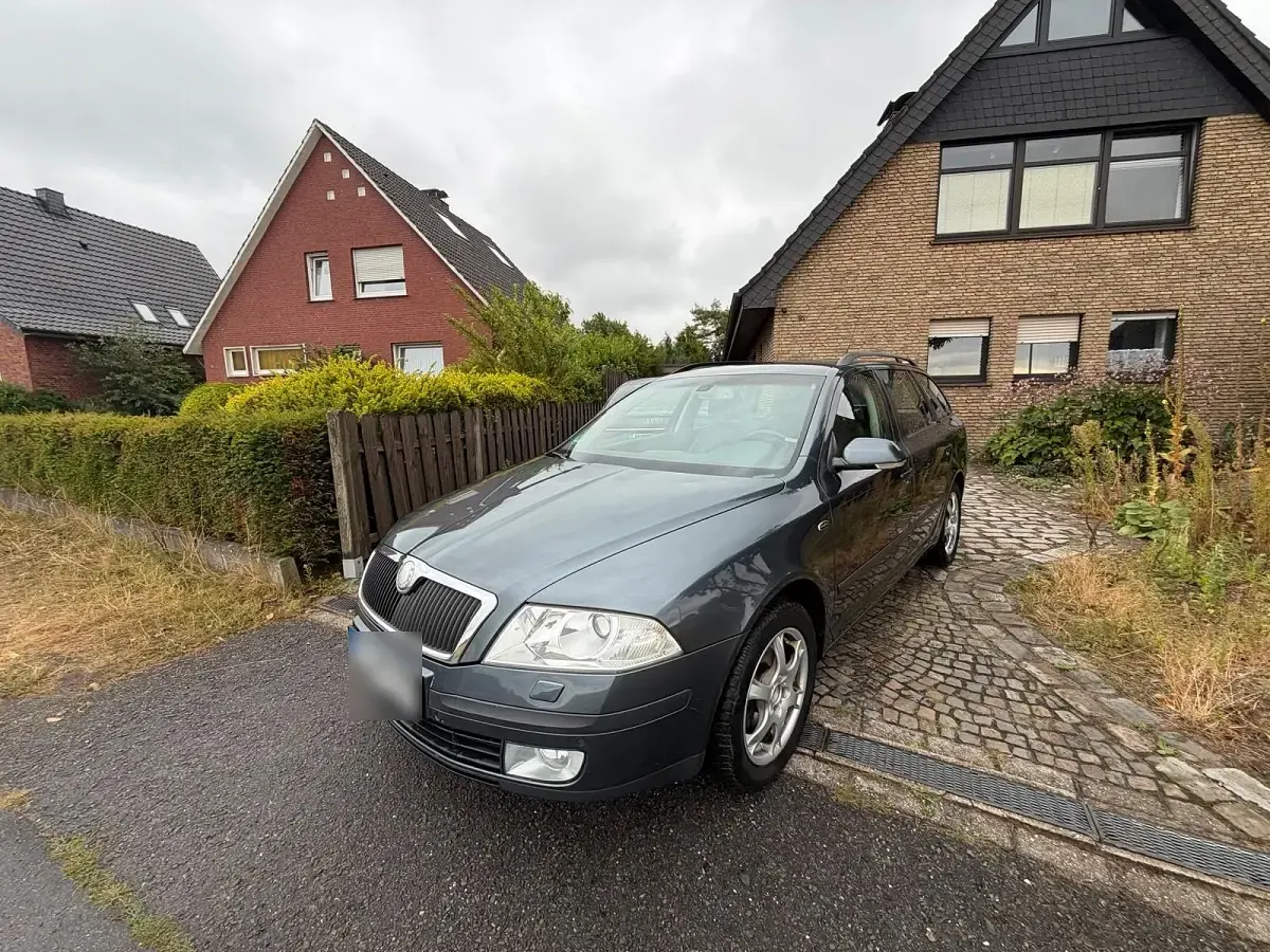 Gebraucht Skoda Octavia LAURIN & KLEMENT 140 PS (102 kW) 2007 Grau Kombi