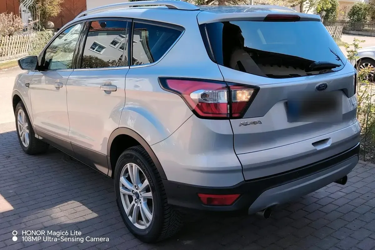 Second-hand Ford Kuga Trend 150 CP (110 kW) 2018 Argintiu SUV