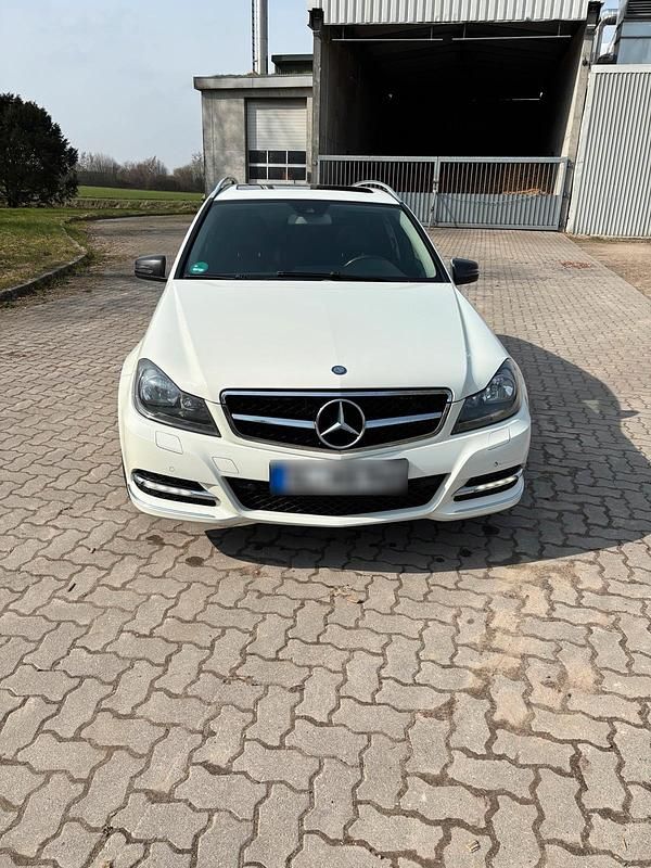 Gebraucht Mercedes C250 204 PS (150 kW) 2012 Weiß Kombi