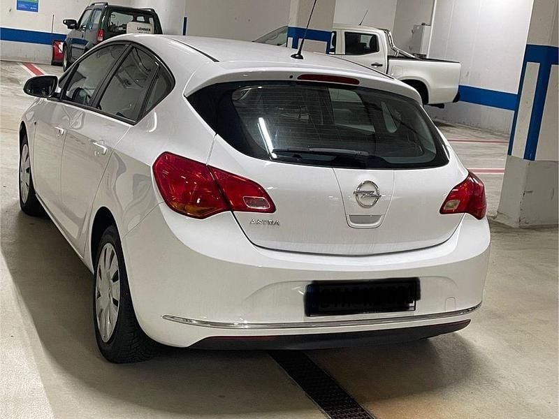 Gebraucht Opel Astra 116 PS (85 kW) 2015 Weiß Limousine