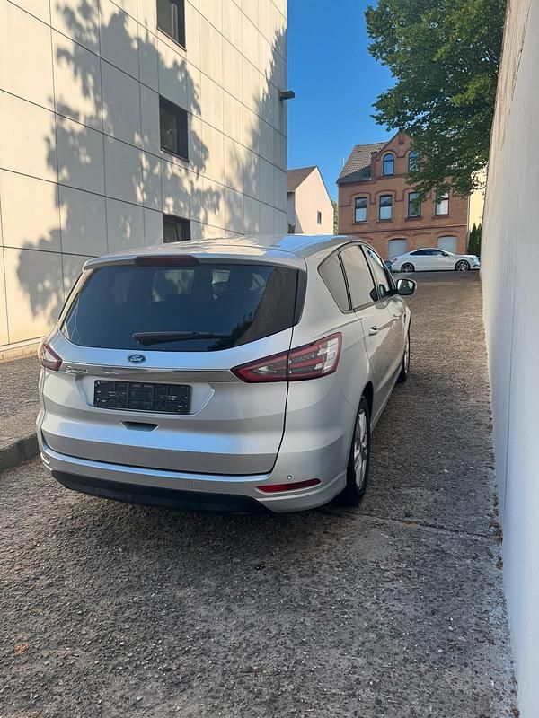 Silber Gebraucht 2016 Ford S-MAX S Van / Kleinbus | 8.999 € (Guter Preis) - Bild 1/4