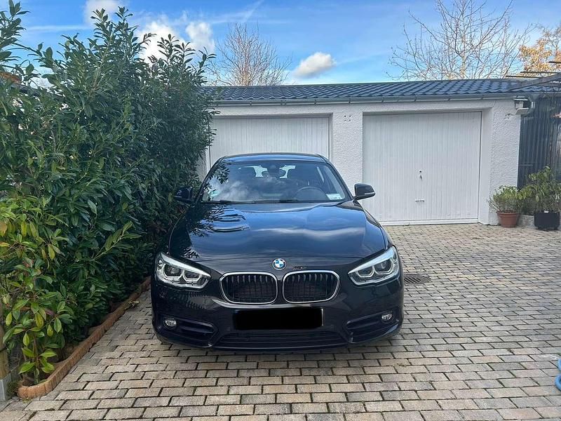 Schwarz Gebraucht 2018 BMW 118 Sport Line Kleinwagen | 13.999 € (Guter Preis) - Bild 1/4