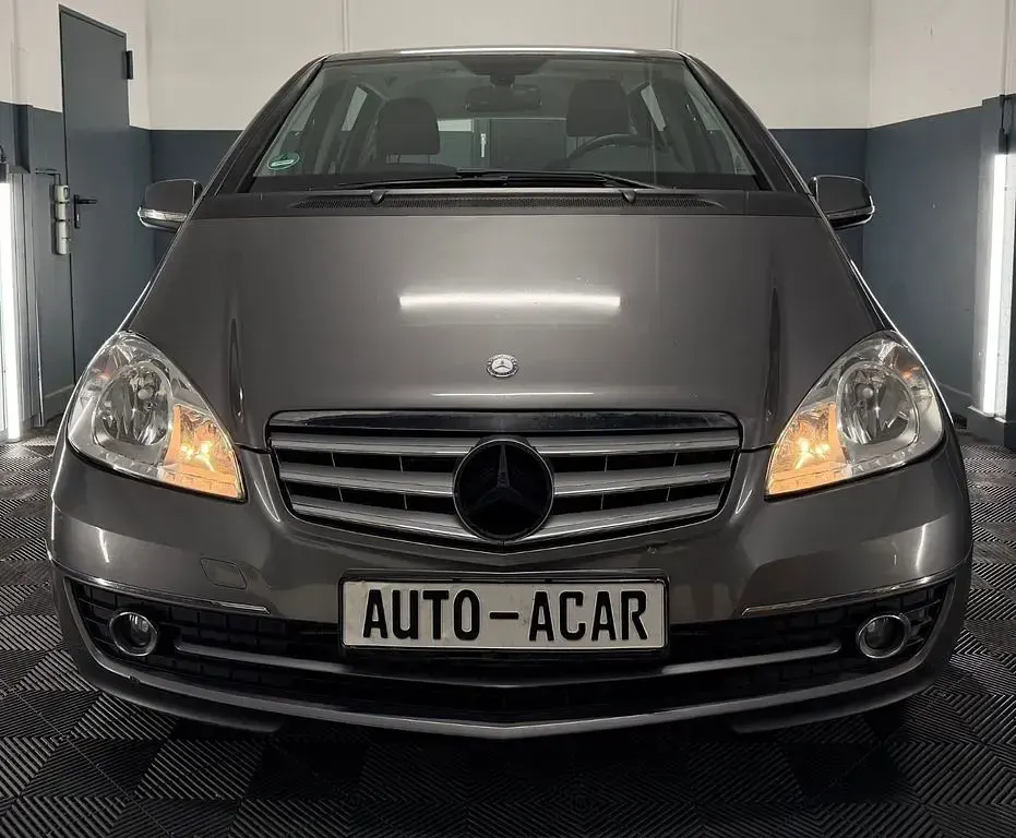 Gebraucht Mercedes A180 109 PS (80 kW) 2011 Grau Limousine