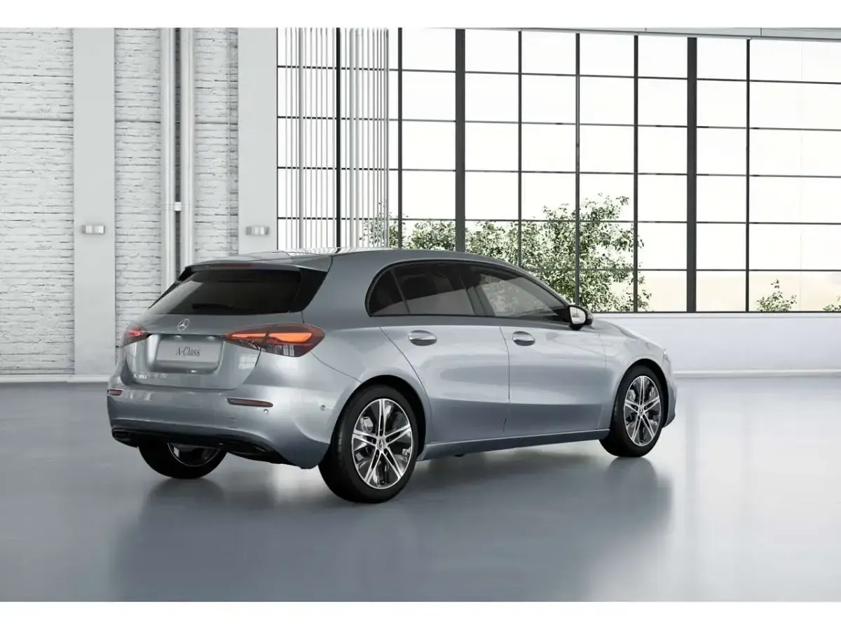 Neu Mercedes A180 Night 136 PS (100 kW) 2026 Silber Limousine
