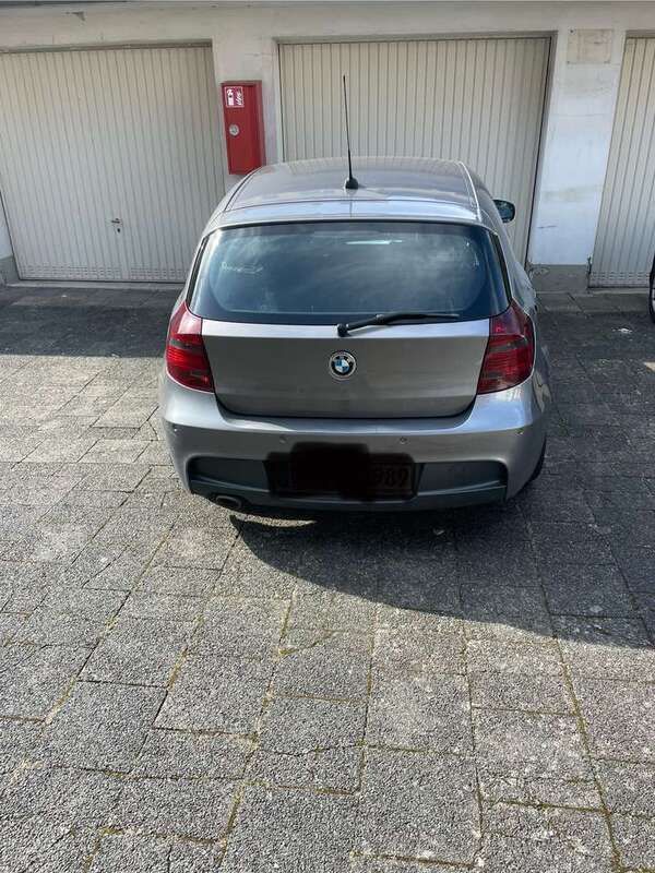 Grau Gebraucht 2011 BMW 118 Sport Line Kleinwagen | 3.000 € (Guter Preis) - Bild 1/4