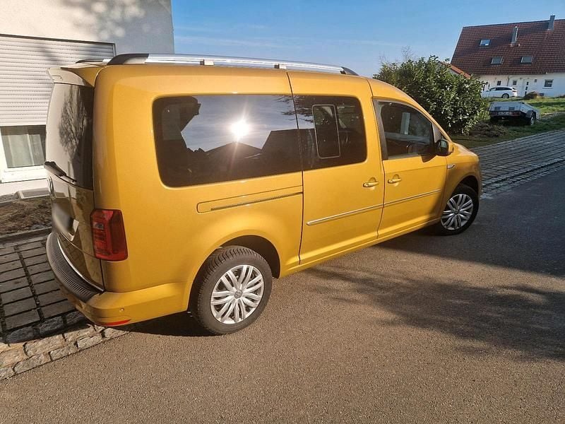 Gebraucht VW Caddy Maxi Highline 135 PS (99 kW) 2020 Gold Van / Kleinbus