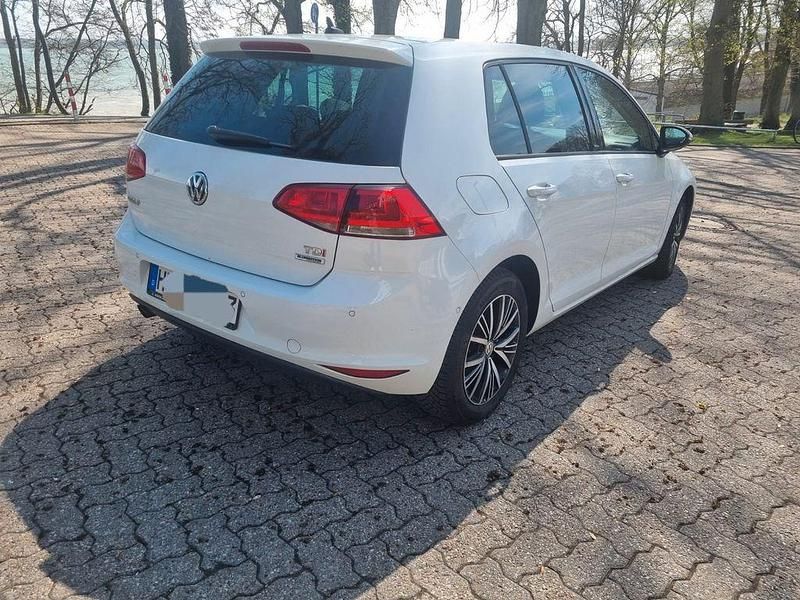 Gebraucht VW Golf VII Allstar 110 PS (80 kW) 2016 Weiß Limousine