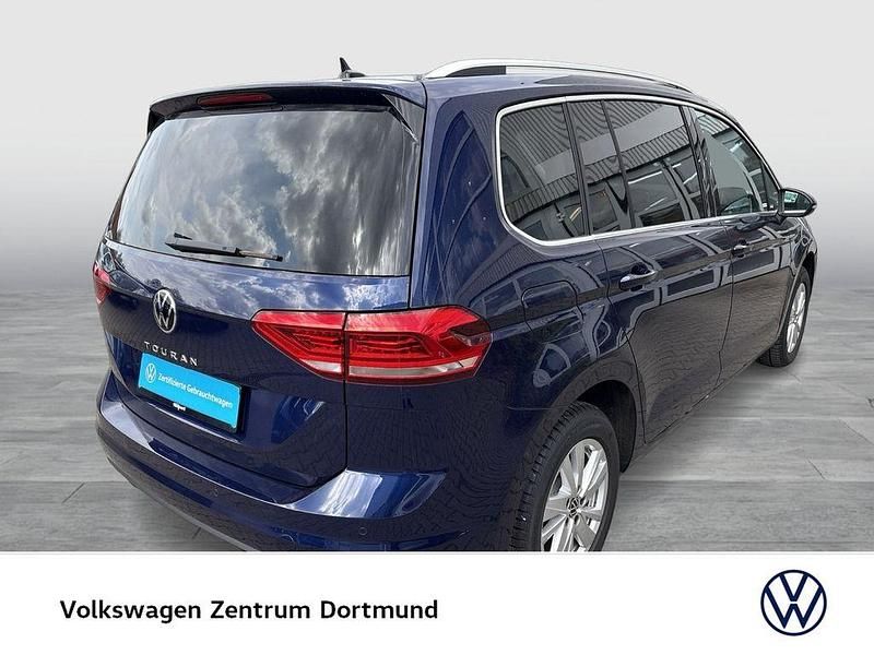 Gebraucht VW Touran Highline 150 PS (110 kW) 2025 Atlantik blue metallic Van / Kleinbus