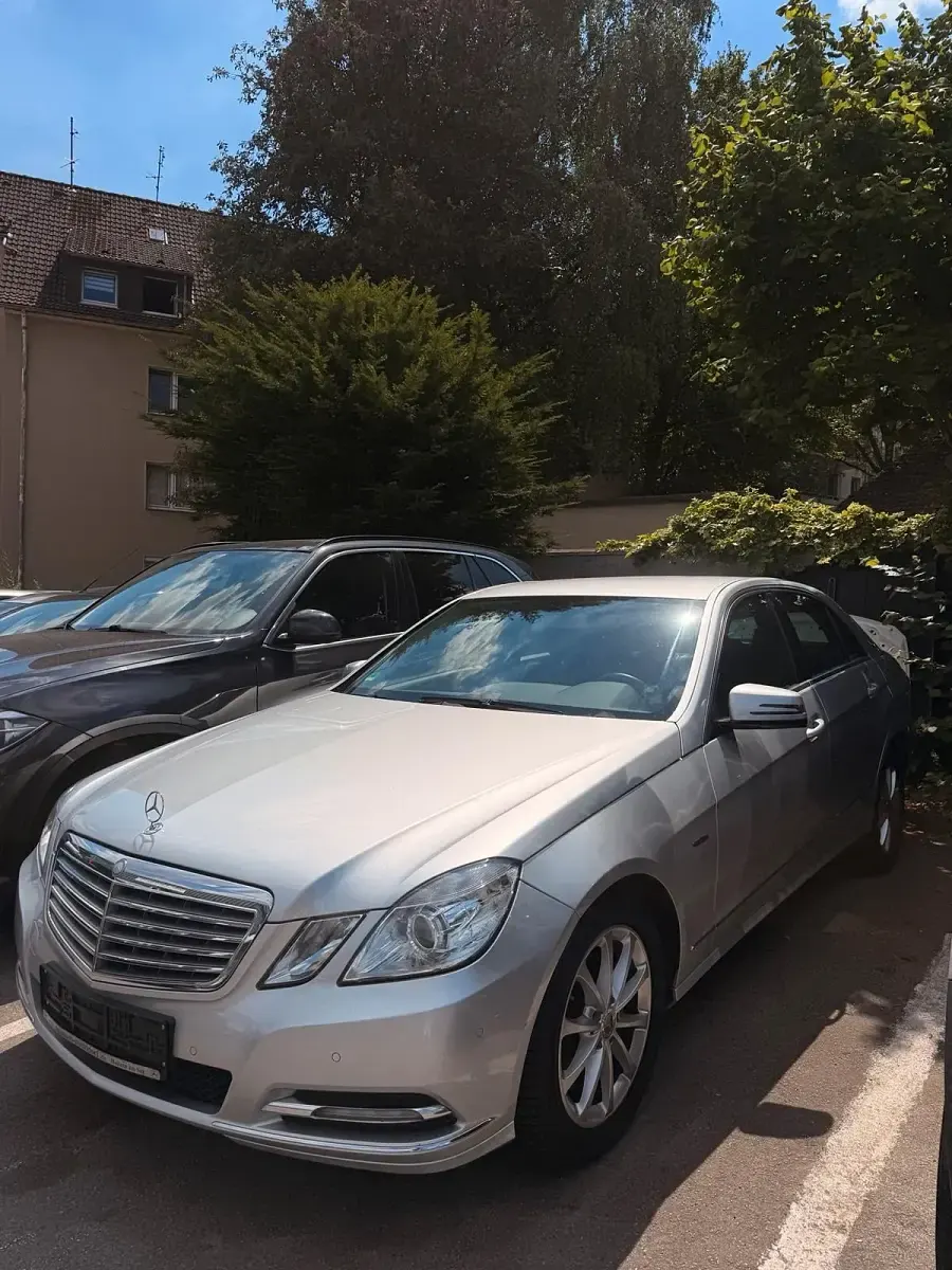 Gebraucht Mercedes E200 136 PS (100 kW) 2012 Silber Limousine