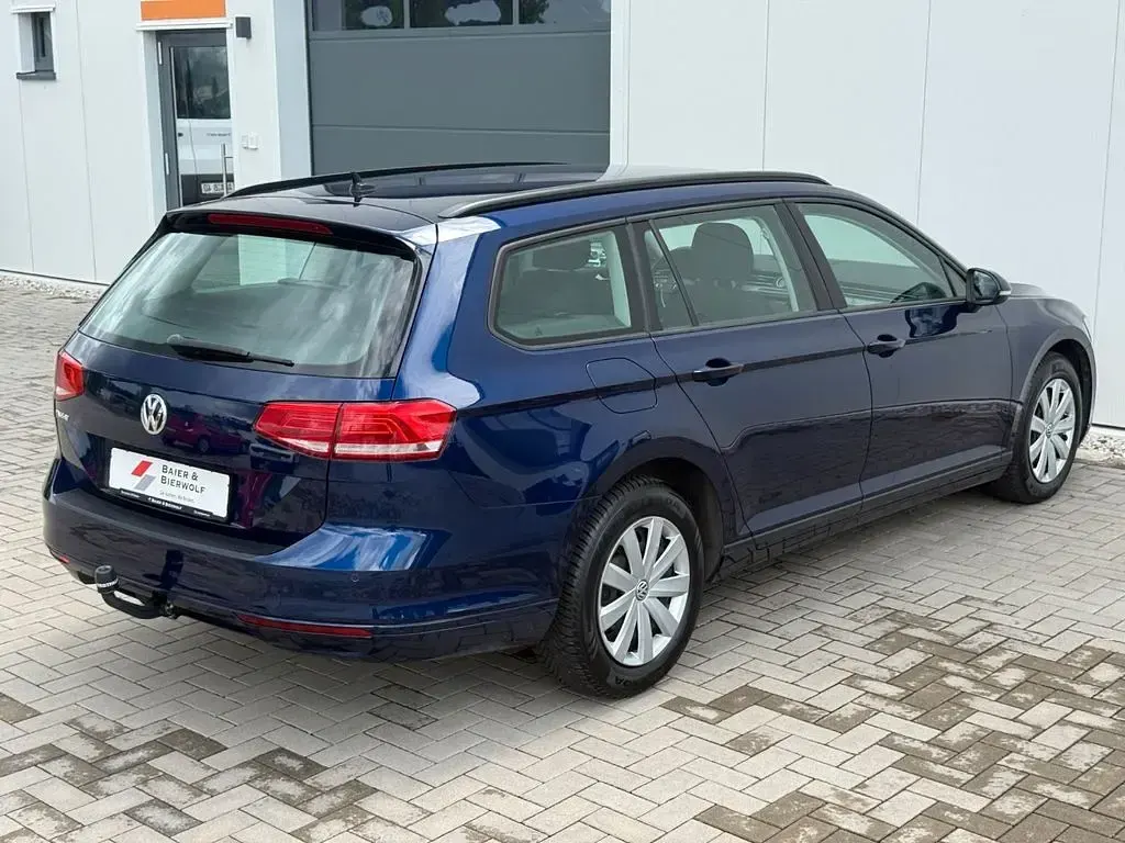 Gebraucht VW Passat Trendline 150 PS (110 kW) 2018 Blau Kombi