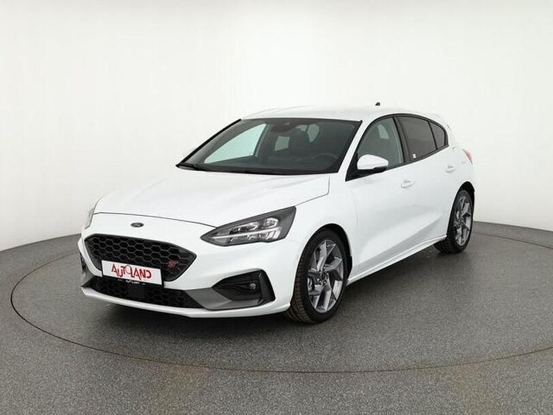 Weiß Gebraucht 2021 Ford Focus ST Limousine | 28.990 € (Guter Preis) - Bild 1/4