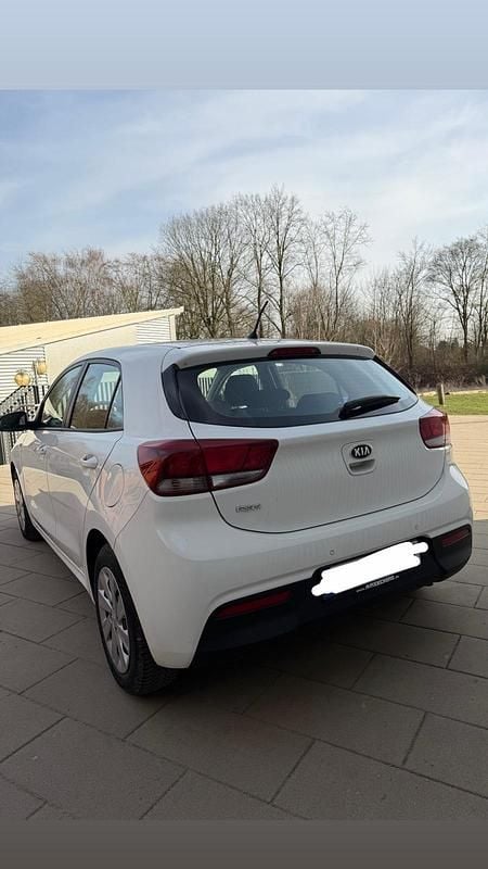 Gebraucht Kia Rio Edition 7 84 PS (61 kW) 2018 Weiß Limousine