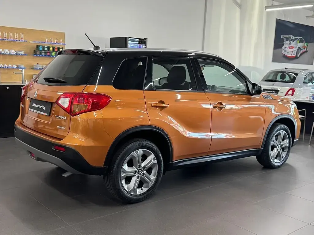 Gebraucht Suzuki Vitara Comfort 120 PS (88 kW) 2017 Orange SUV