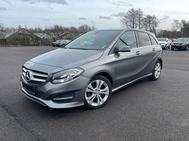 Gebraucht Mercedes B200 136 PS (100 kW) 2016 Grau Van / Kleinbus