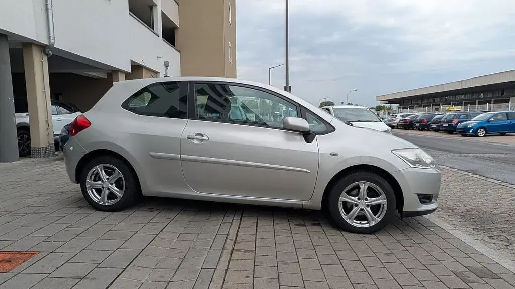 Gebraucht Toyota Auris Sol 124 PS (91 kW) 2007 Silber Kleinwagen