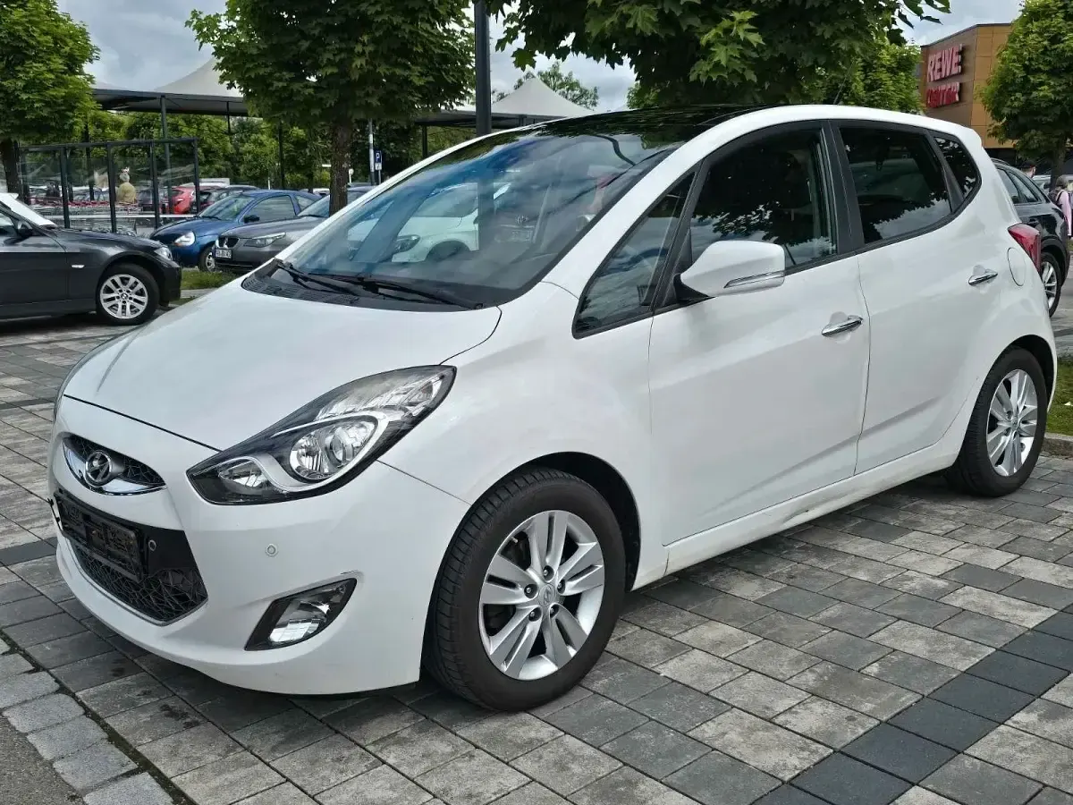 Gebraucht Hyundai ix20 125 PS (91 kW) 2012 Weiß Kleinwagen