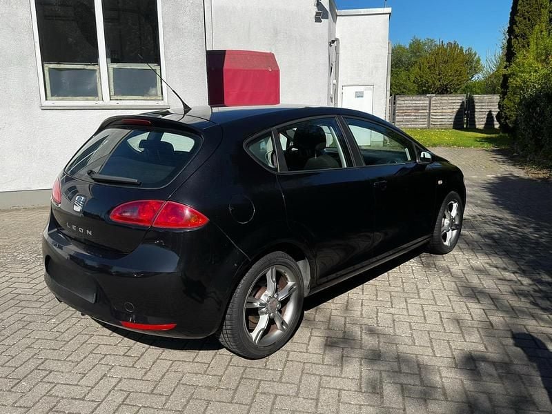 Second-hand Seat Leon 102 CP (75 kW) 2008 Negru Hatchback