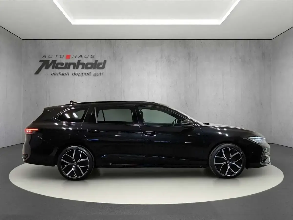 Gebraucht VW Passat R-line 177 PS (130 kW) 2025 Grenadillschwarz metallic Kombi