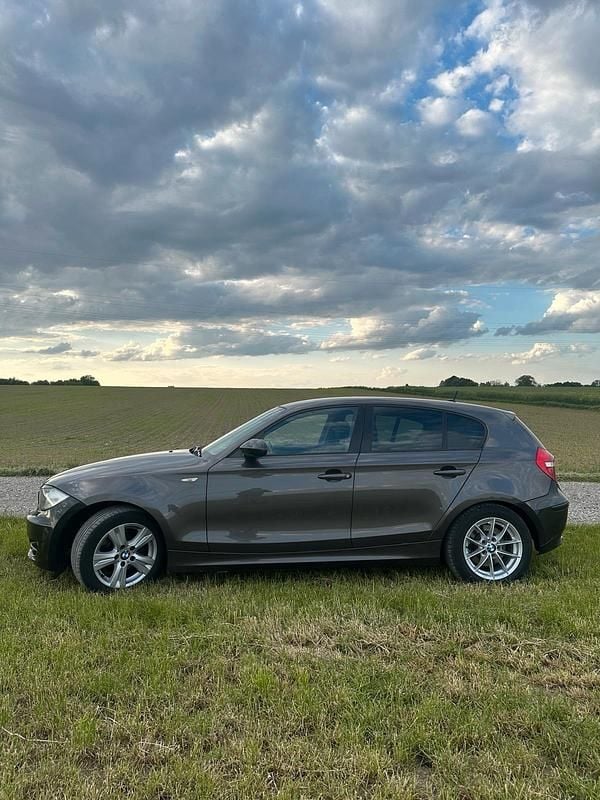 Gebraucht BMW 118 143 PS (105 kW) 2008 Braun Kleinwagen