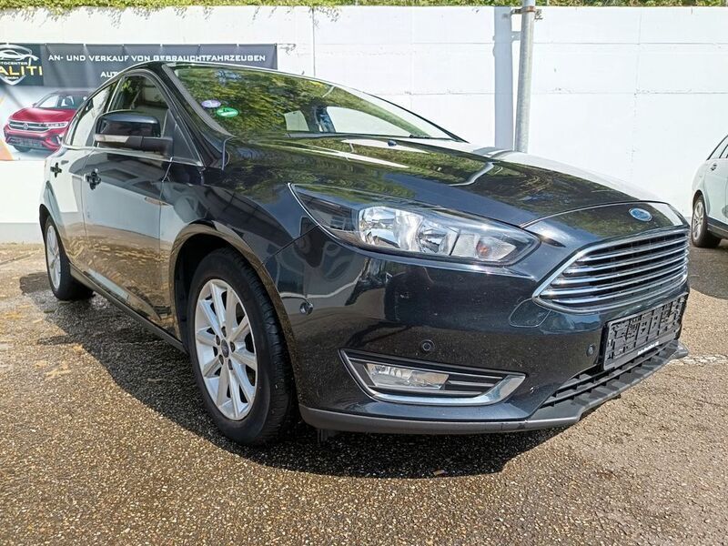 Black metallic Gebraucht 2015 Ford Focus Titanium Limousine | 5.999 € (Guter Preis) - Bild 1/4