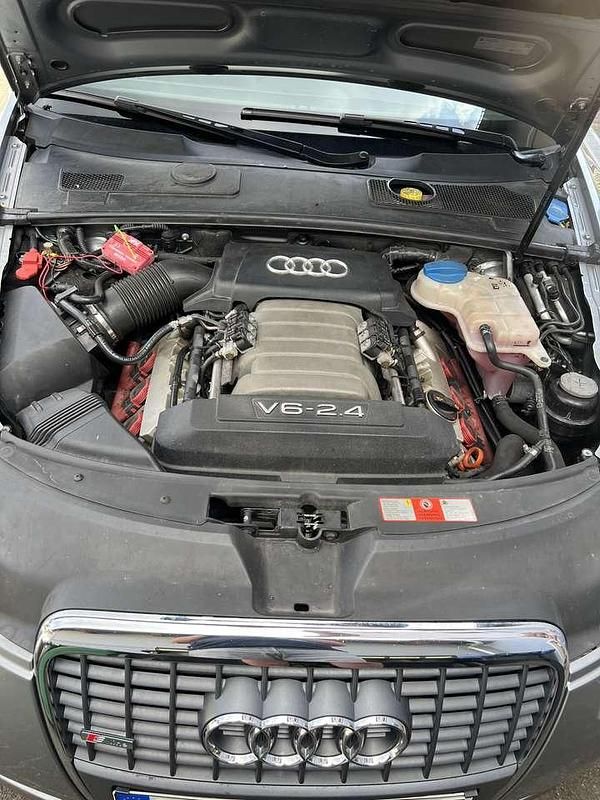 Silber Gebraucht 2006 Audi A6 S-Line Limousine | 5.100 € (Etwas zu teuer) - Bild 1/4